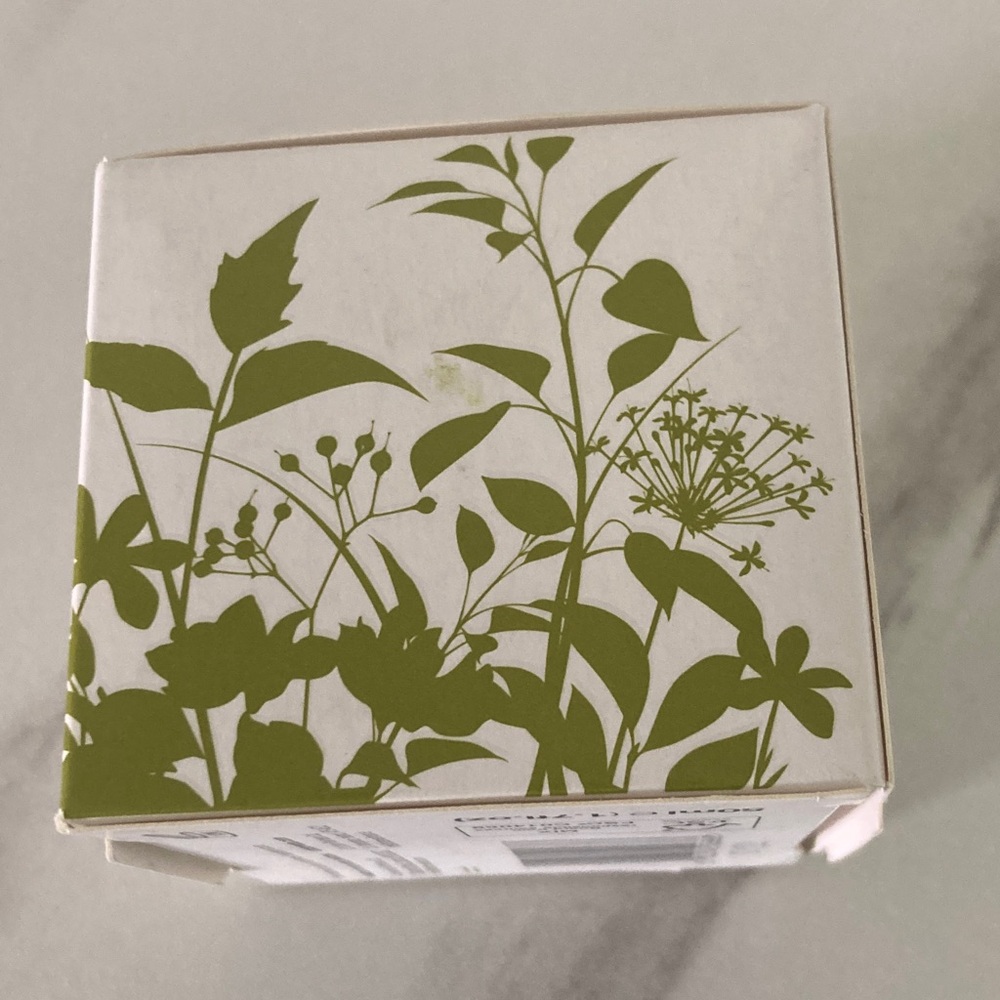 Urban Veda Neem + Tea Tree Oil-Control Purifying Day Cream — Green - Picture 4 of 15